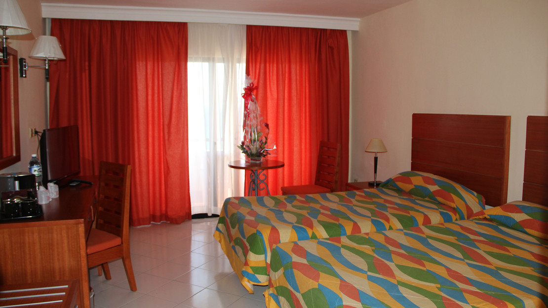 Breezes Bella Costa Hotel